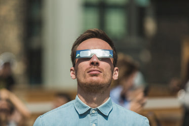 Free Looking At The Sun Photo — High Res Pictures