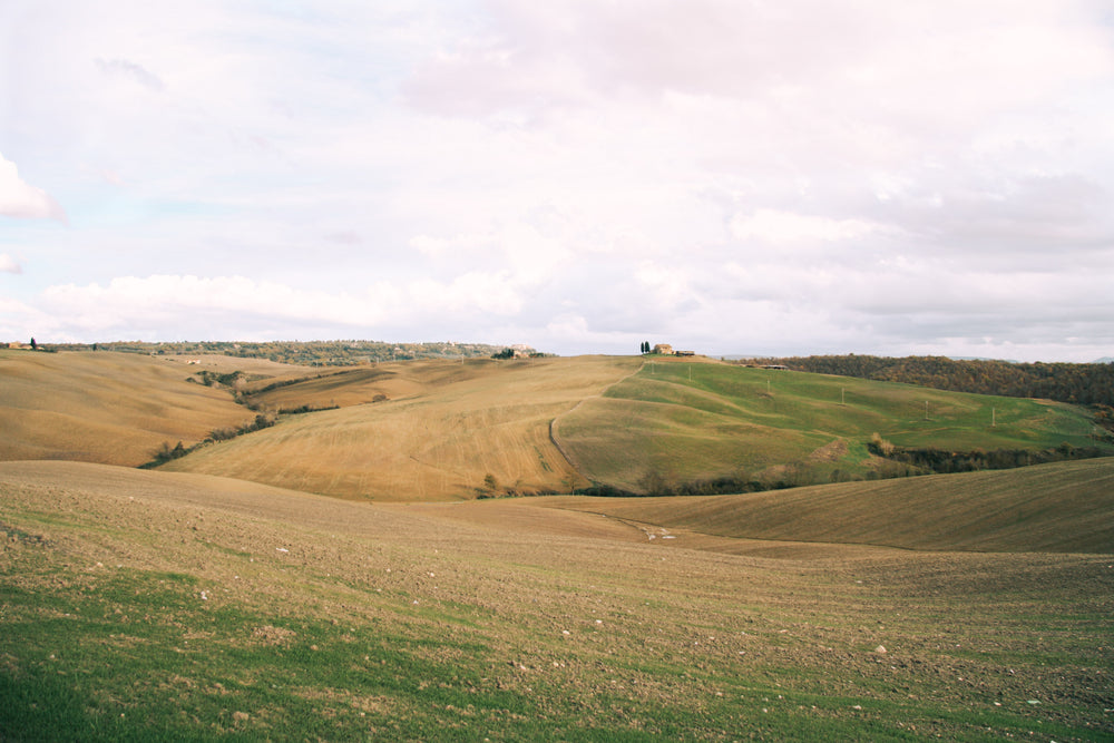 a house on the horizon of the italian landscape