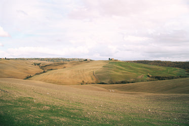 a house on the horizon of the italian landscape