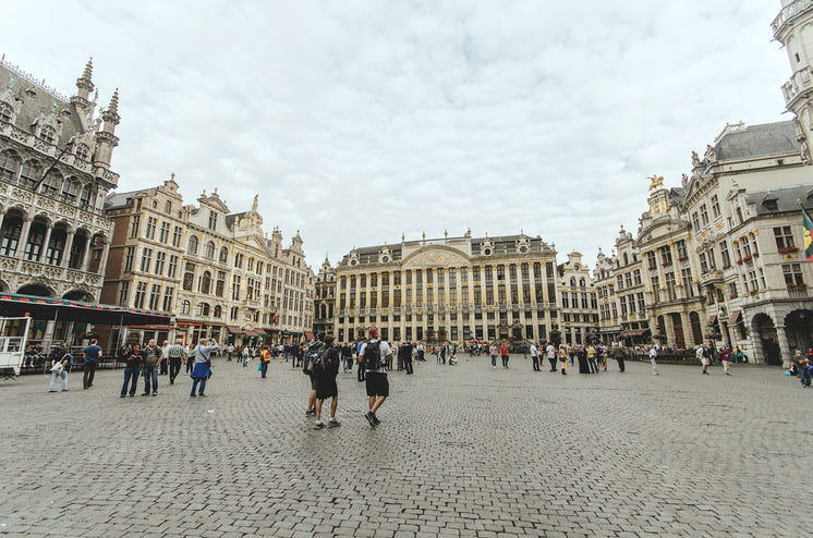 a-stroll-through-the-grand-place.jpg?wid