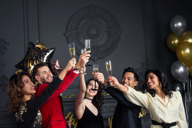 a-toast-to-2019.jpg?width=746&format=pjpg&exif=0&iptc=0