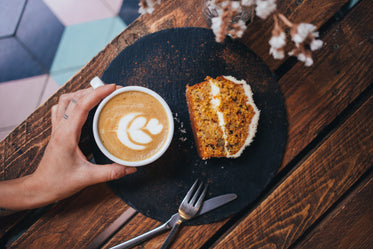 café da tarde com bolo e café