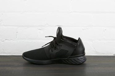 Picture of All Black Sneaker Right Foot — Free Stock Photo