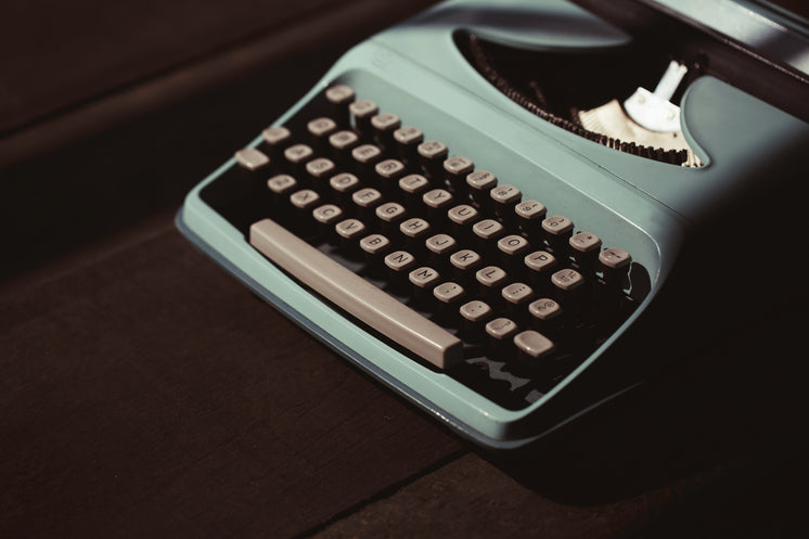 antique-typewriter.jpg?width=746&format=pjpg&exif=0&iptc=0