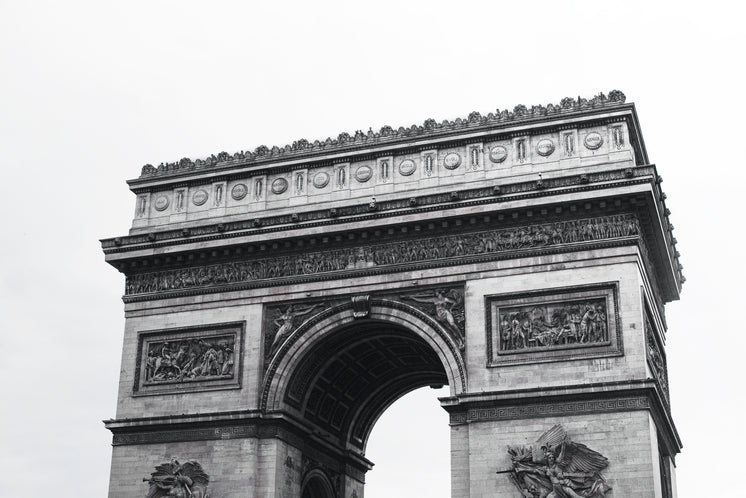 arc-du-triomphe-in-black-and-white.jpg?w