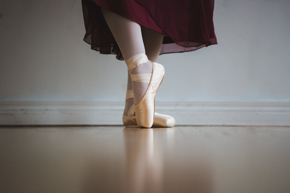 ballet in red skirt with toe shoes
