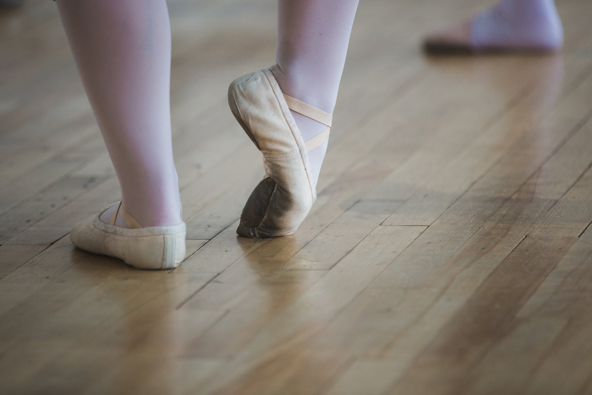 芭蕾舞脚趾伸展热身