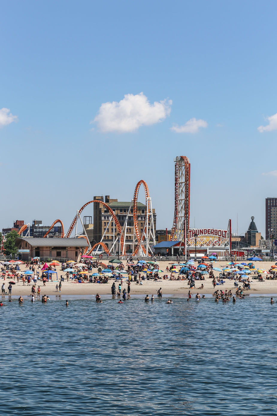 Free Beach Day At Coney Island Photo — High Res Pictures