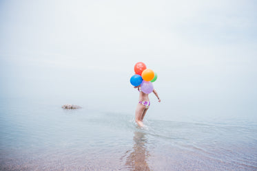 balões de festa na praia