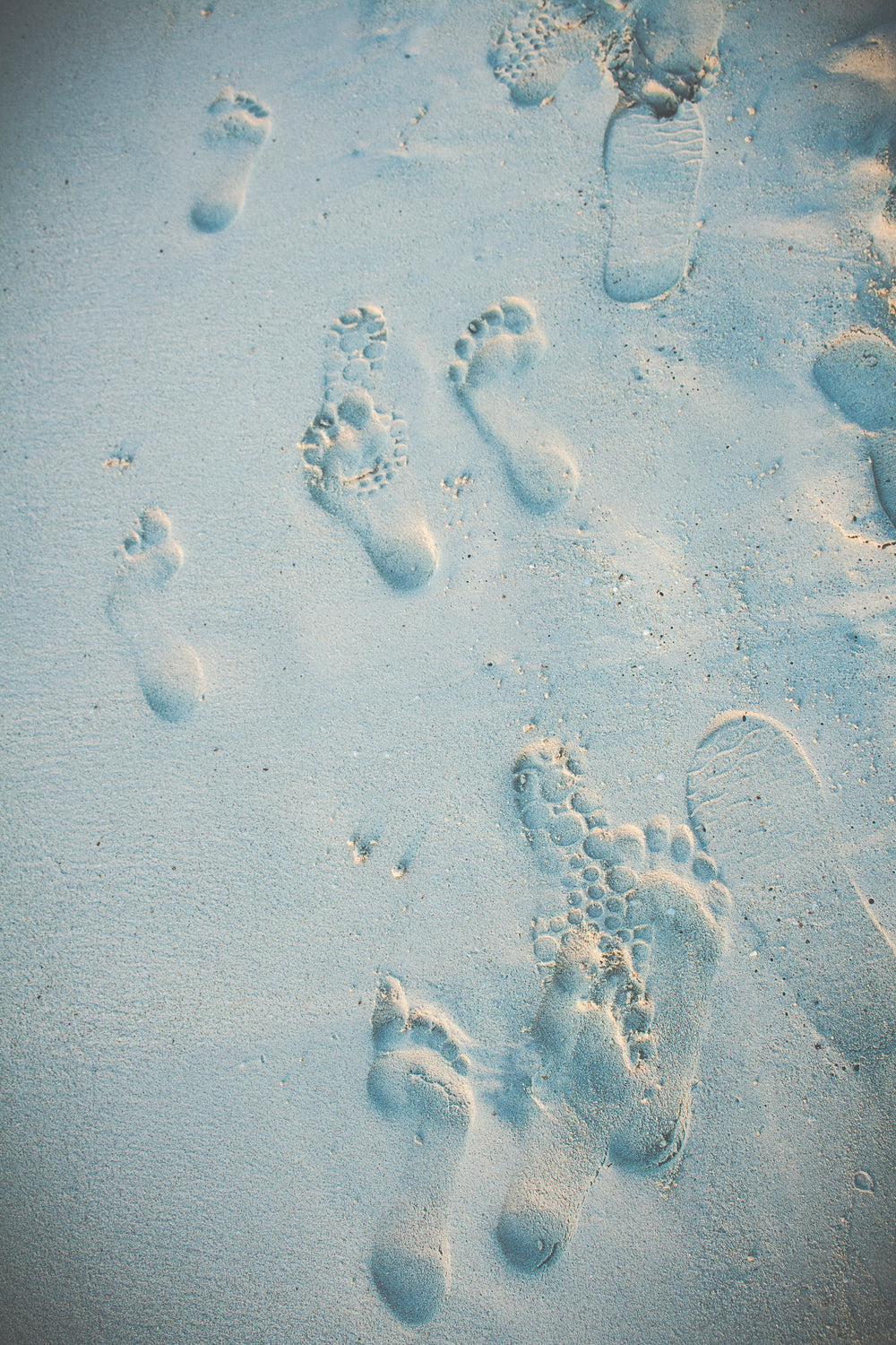 beach sand footprints