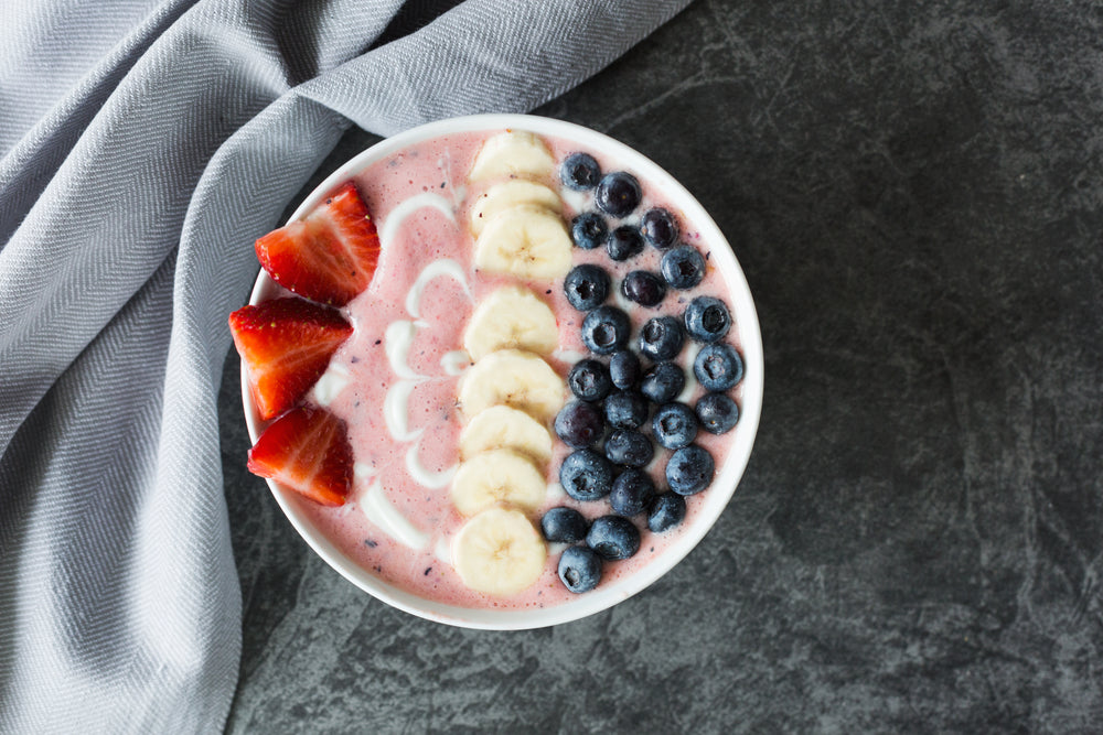 berries bananas smoothie bowl