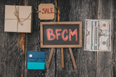 Picture of BFCM Sale Sign — Free Stock Photo