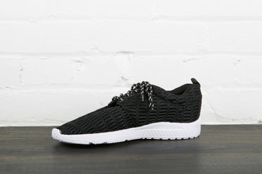 Free Black And White Running Shoe Image: Stunning Photography