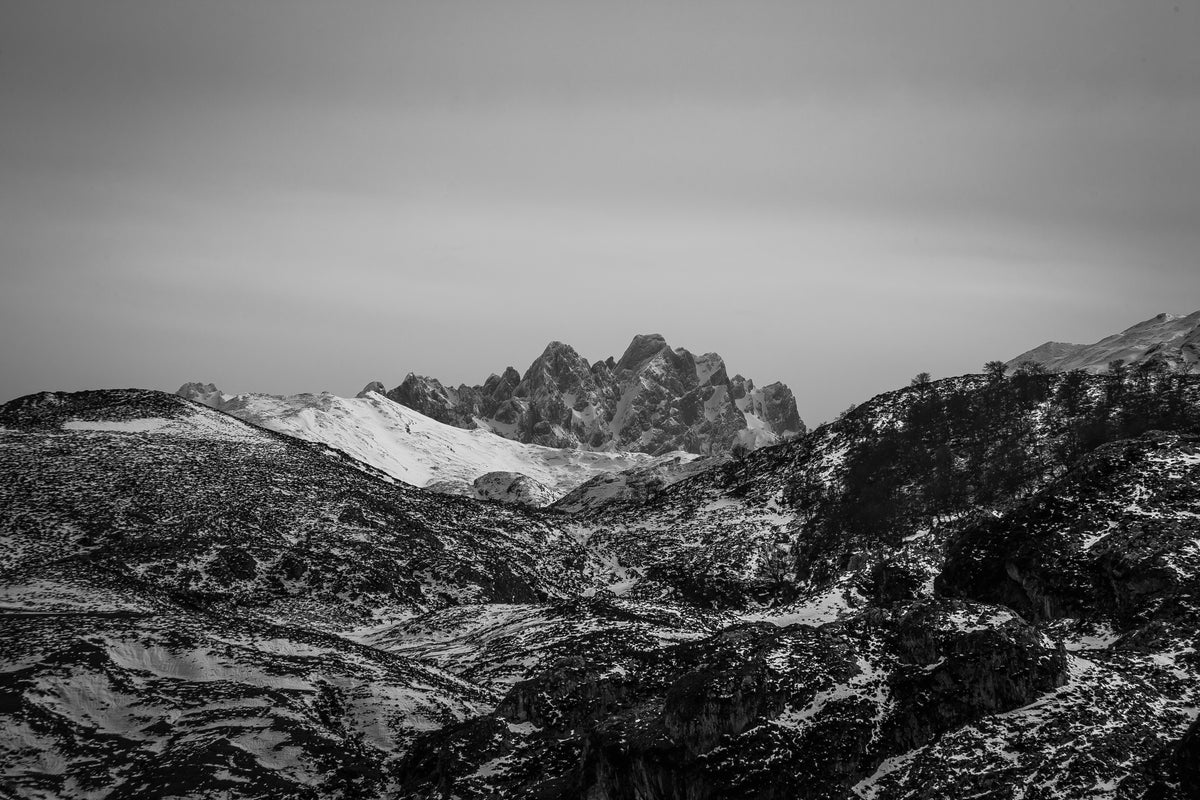 black and white snowy capped mountains