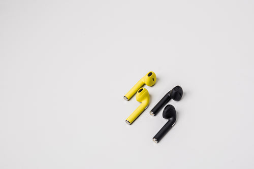 black and yellow earbuds