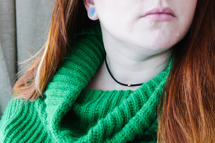 Black Choker With Bead