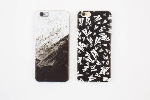 黑色和白色的iPhone手机壳