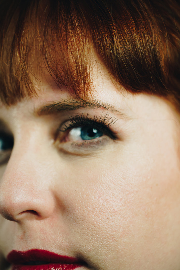 blue-eyed-woman.jpg?width=746&format=pjp