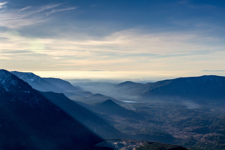 blue-landscape.jpg?width=746&format=pjpg&exif=0&iptc=0
