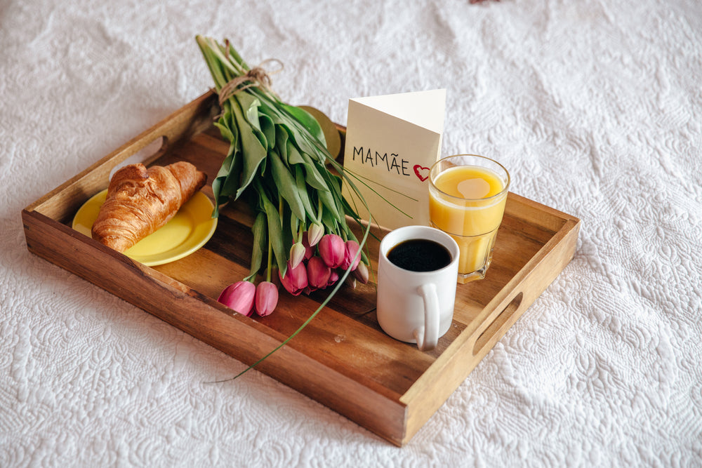 café da manhã na cama para a mamãe