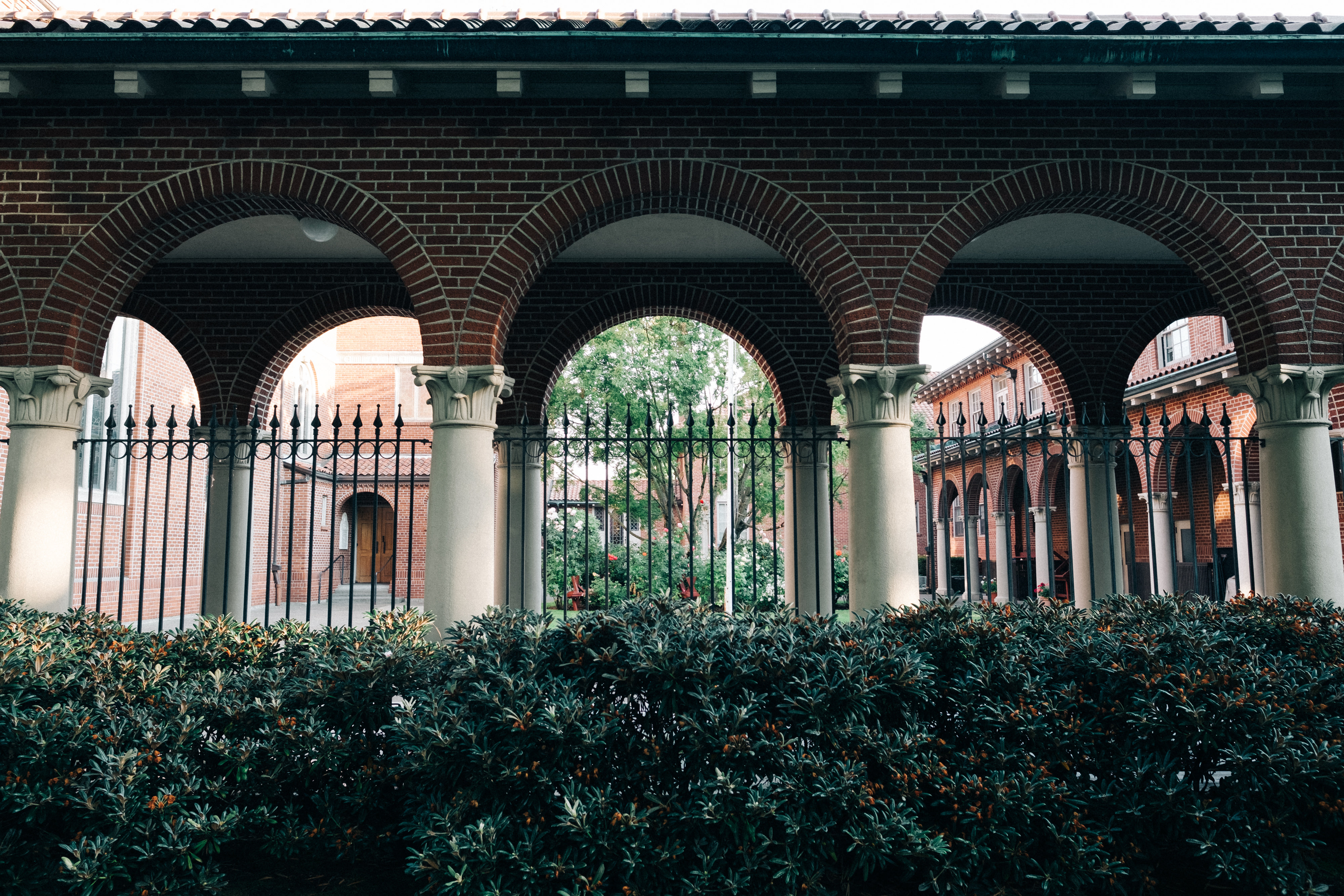 brick-archways-by-garden.jpg?width\u003d746\u0026format\u003dpjpg\u0026exif\u003d0\u0026iptc\u003d0