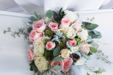 Free Bridal Rose Bouquet Photo — High Res Pictures