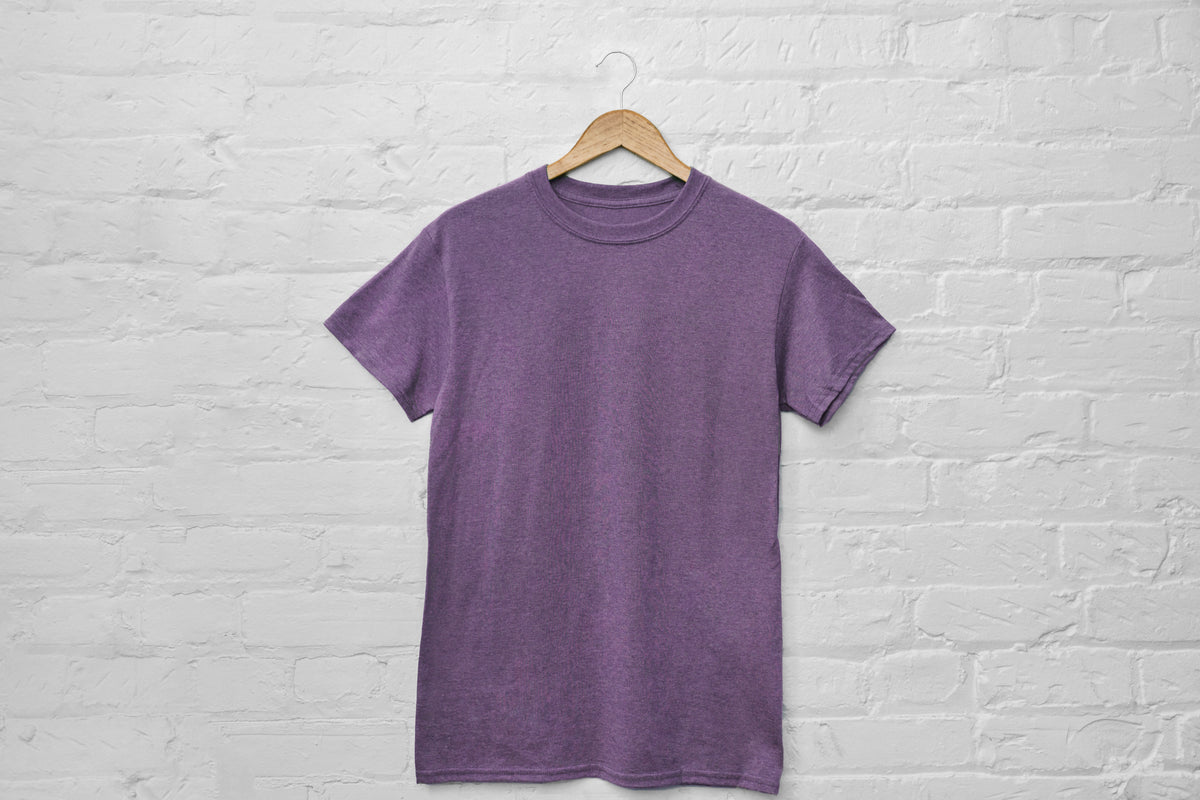 明亮的紫色t恤