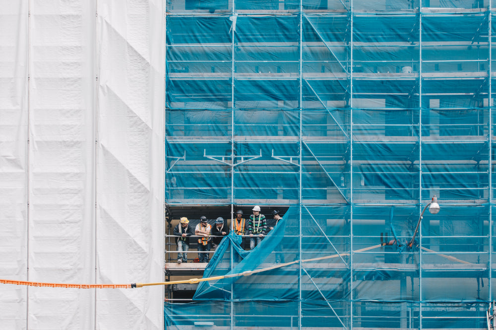 builders chatting on scaffolding