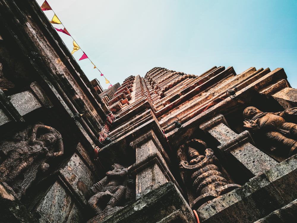 building with buddhist statues