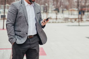 homem de negócios no celular