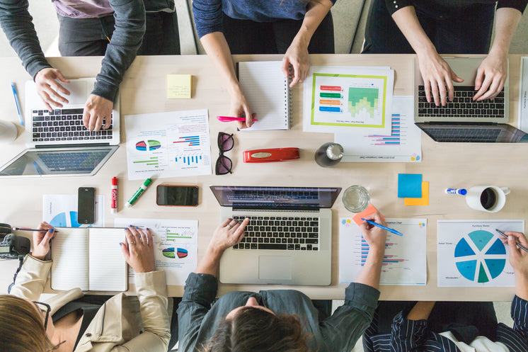 business-team-meeting-boardroom_373x@2x.progressive.jpg