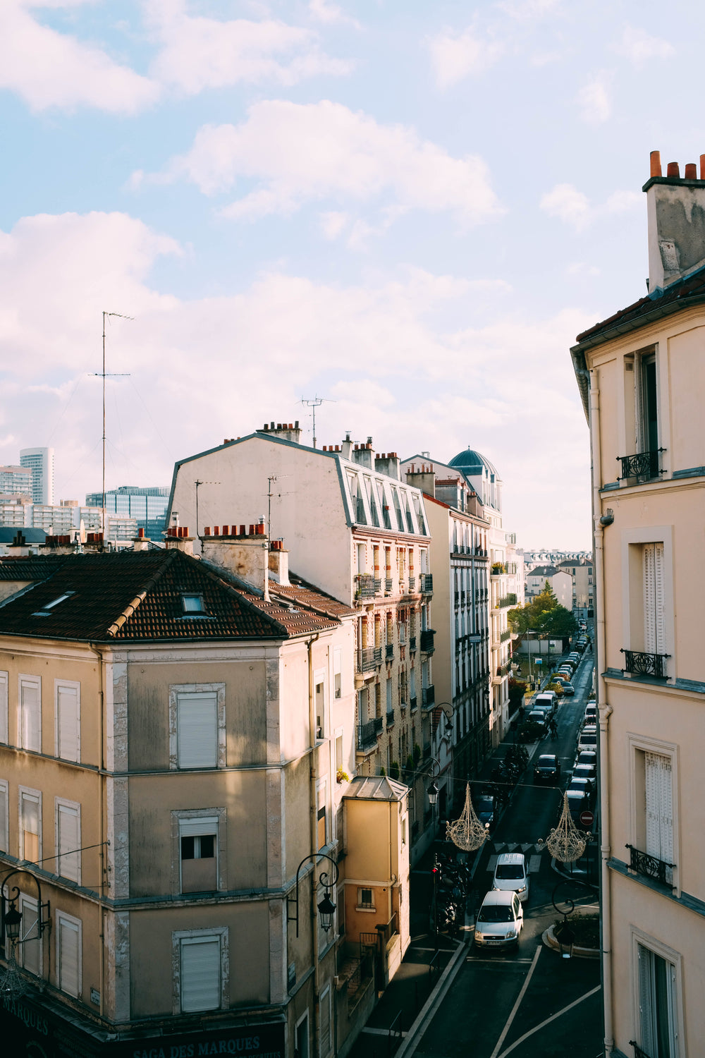 busy paris street