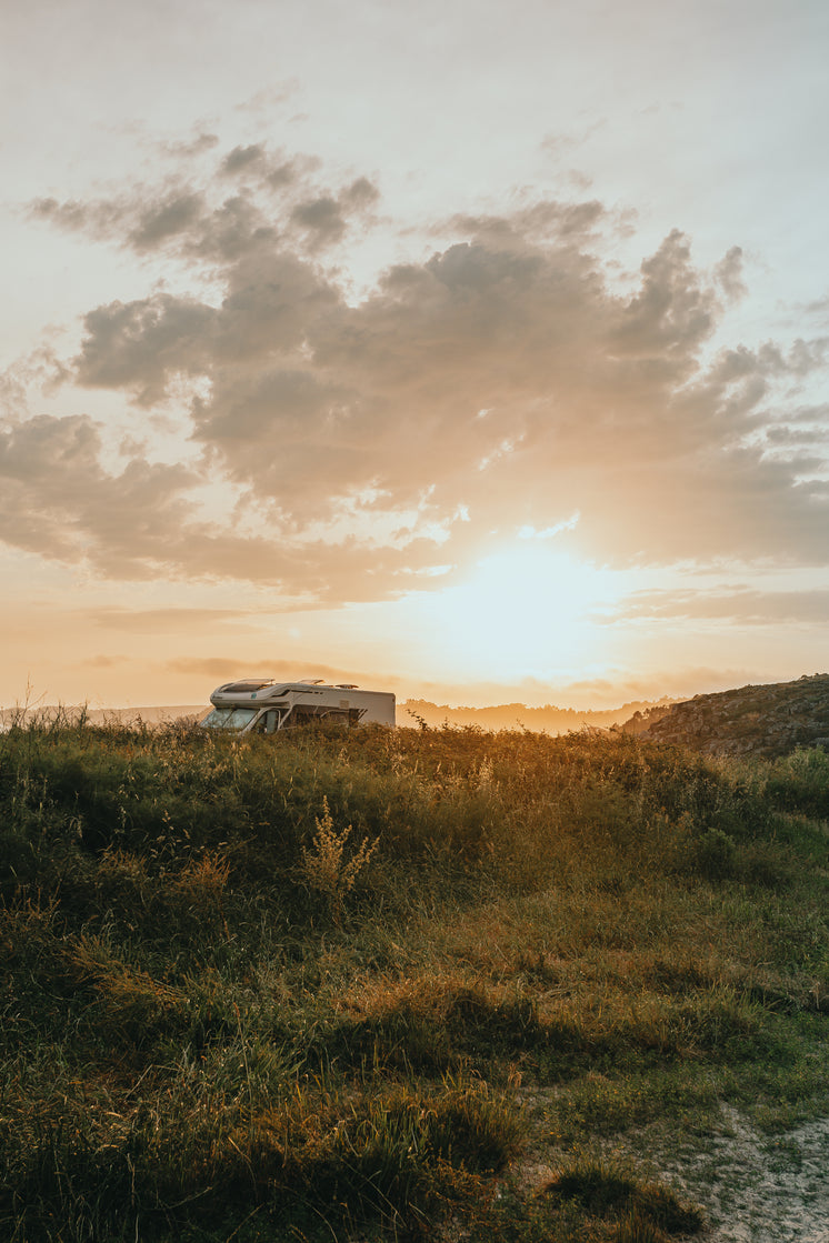 campervan-under-morning-sunrise.jpg?width=746&format=pjpg&exif=0&iptc=0