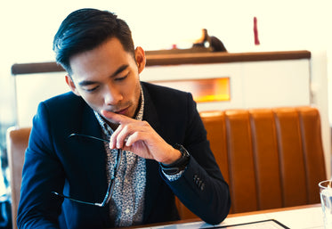 casual mens fashion at diner table