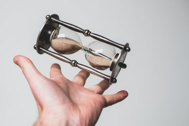 High Res Catching Time Hourglass Picture — Free Images