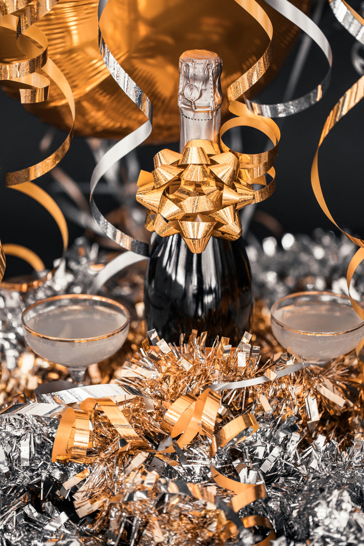 celebrate-new-beginnings-cocktails.jpg?width=746&format=pjpg&exif=0&iptc=0