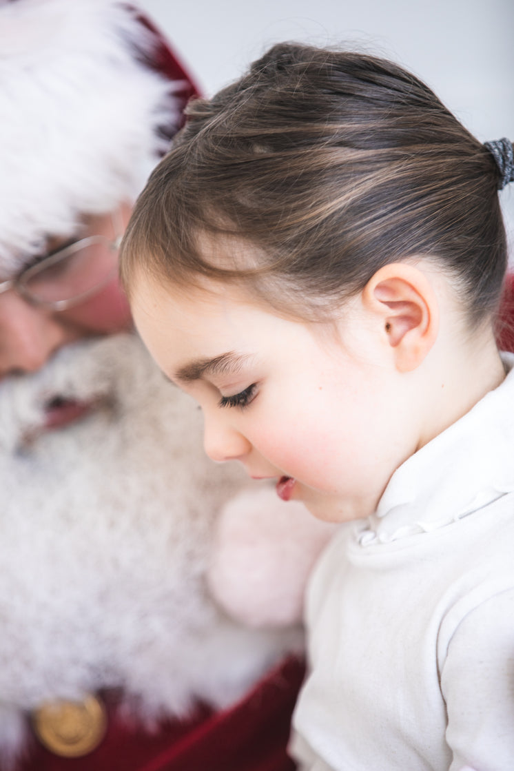 child-with-santa-claus.jpg?width=746&for