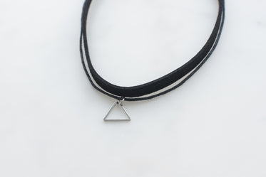 choker with triangle