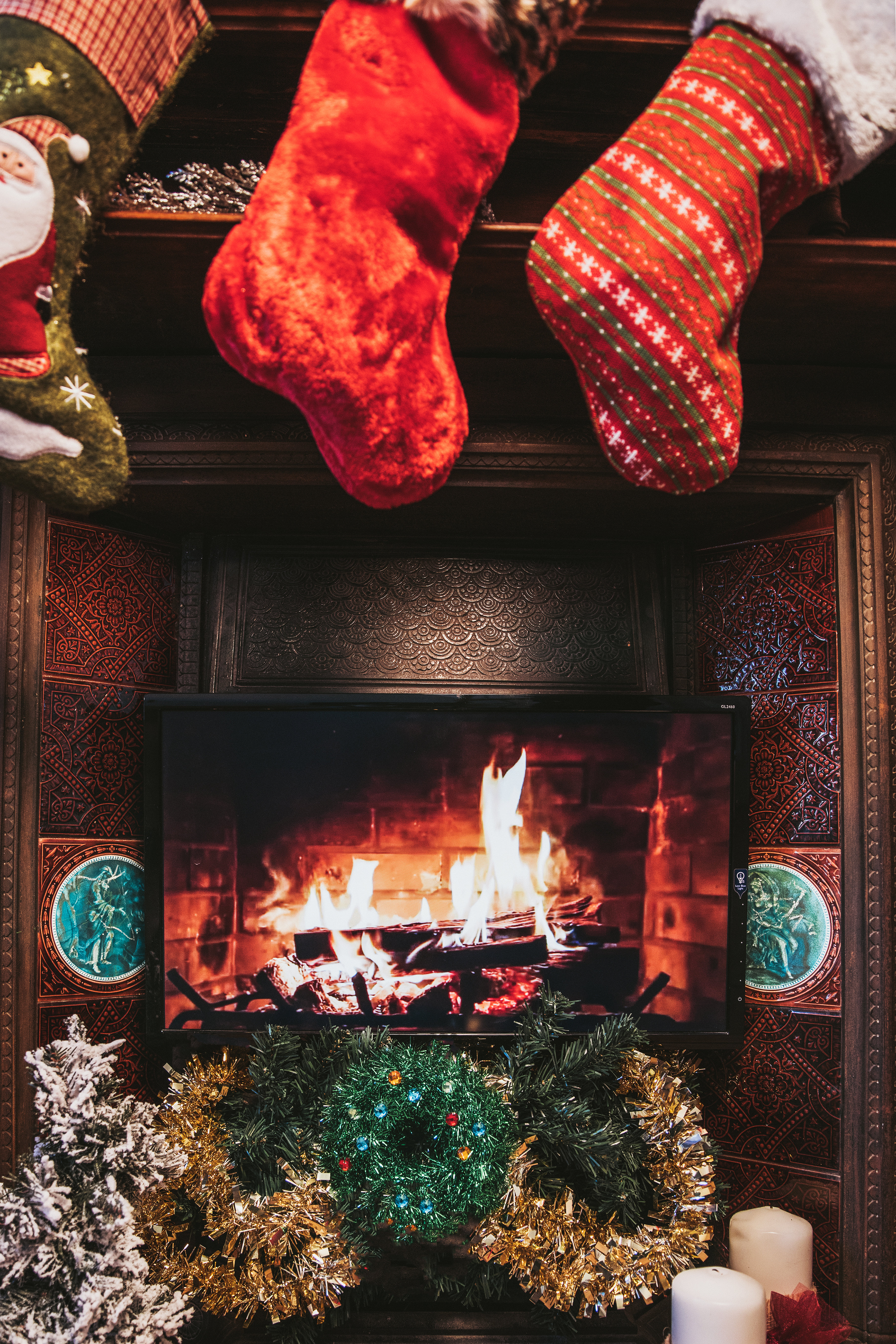 christmas-fireplace-on-tv.jpg?width\u003d746\u0026format\u003dpjpg\u0026exif\u003d0\u0026iptc\u003d0