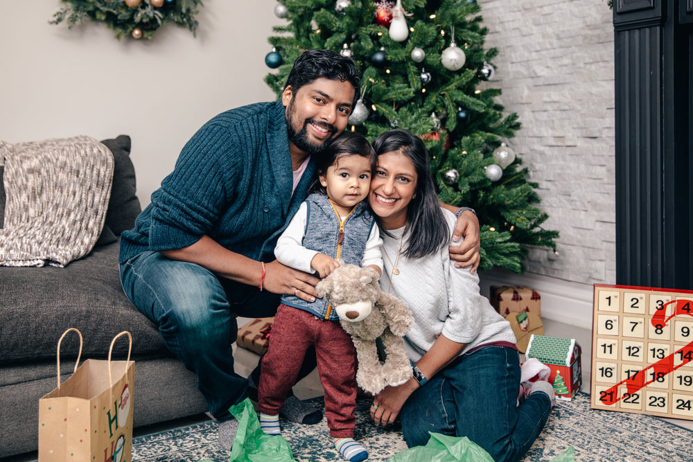 retrato de família sorridente na manhã de natal