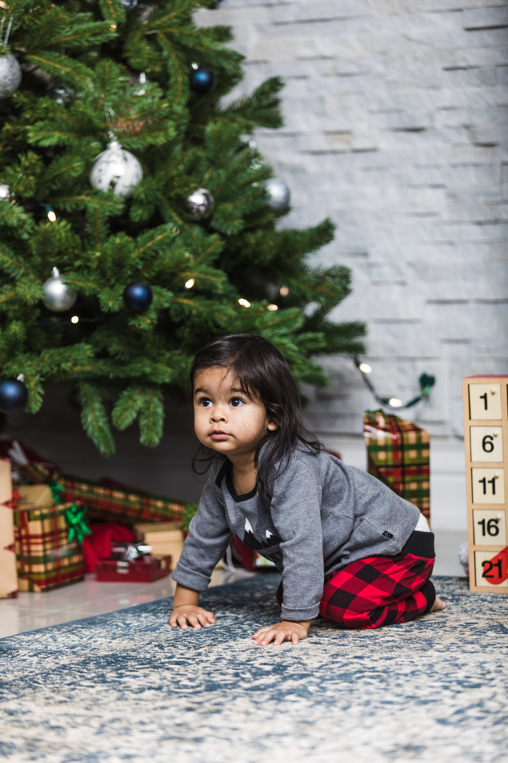 christmas morning toddler portrait