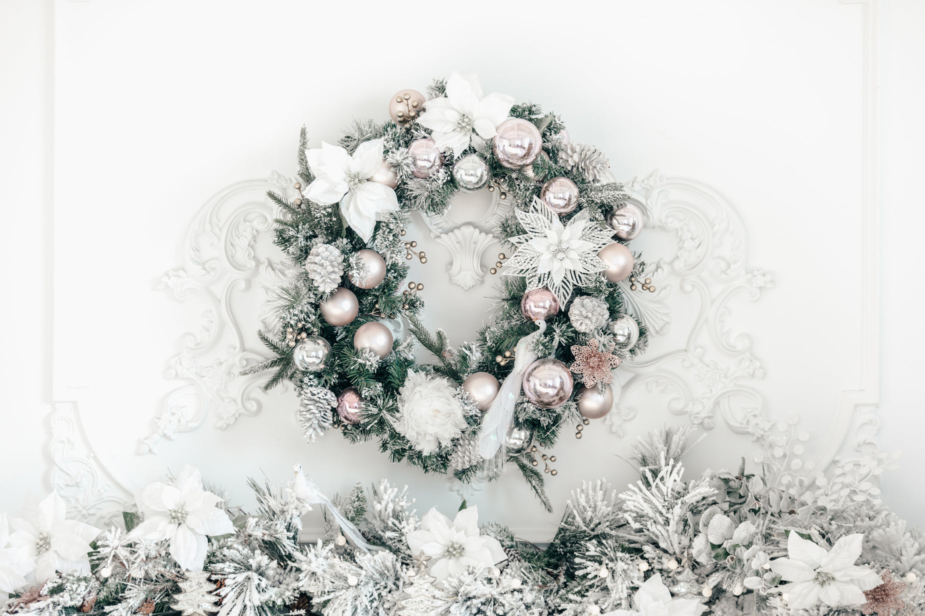 High Res Christmas Wreath With Pink Picture — Free Images