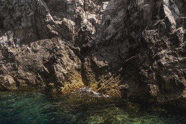 clear blue water on rock side