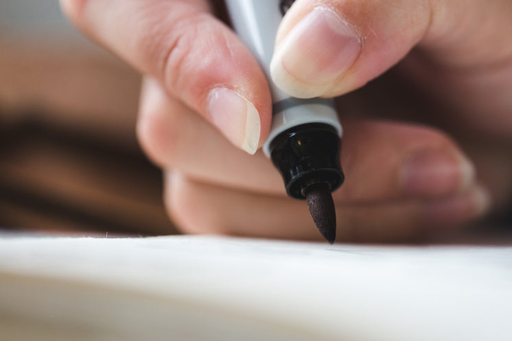 close-up-felt-tip-calligraphy.jpg?width=