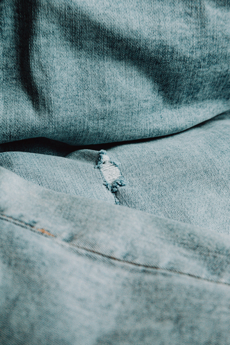 close-up-of-jean-fabric.jpg?width=746&fo