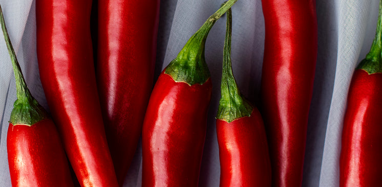 https://burst.shopifycdn.com/photos/close-up-on-spicy-hot-peppers.jpg?width=746&format=pjpg&exif=0&iptc=0