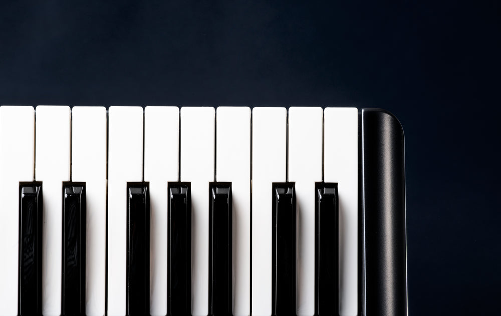 close up piano keyboards keys