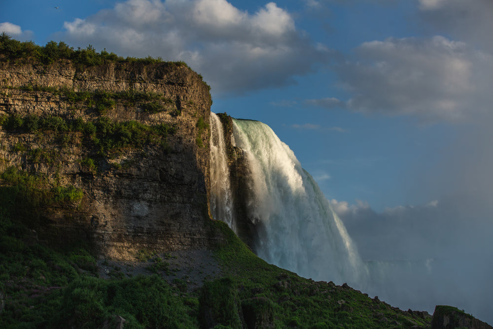 cloudy mist falls