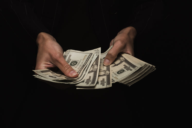counting-money-in-the-dark.jpg?width=746&format=pjpg&exif=0&iptc=0