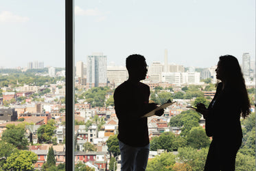 Free Coworkers Go Stand And Meet Photo — High Res Pictures